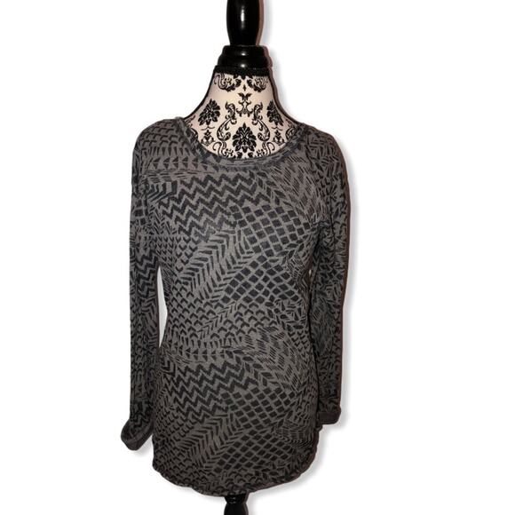 Aēropostale Thermal V-back Geometric Print Tunic Top, size M - Picture 2 of 11